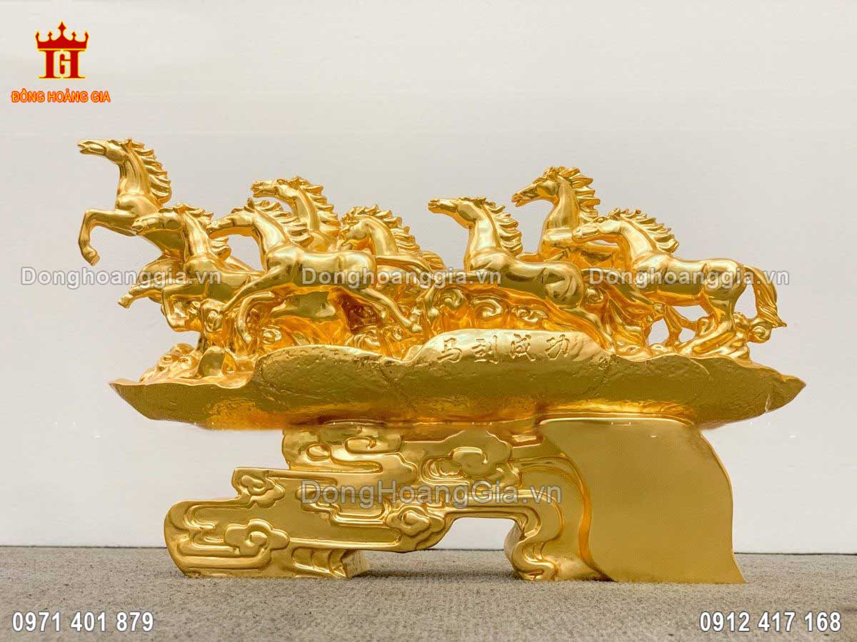 Tượng Bát Mã bằng đồng mạ vàng 24K là dòng sản phẩm cao cấp tại Hoàng Gia